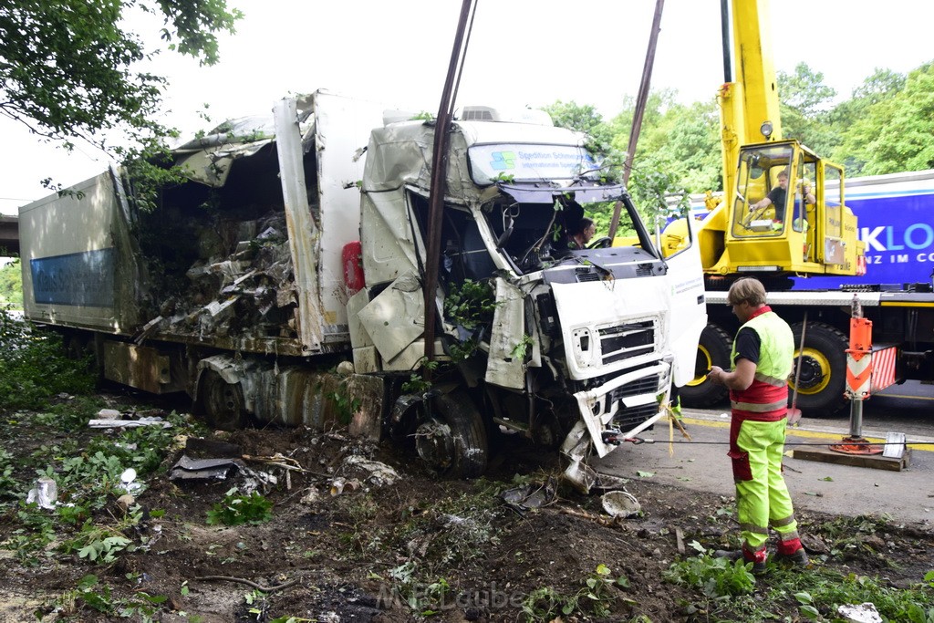 Schwerer VU A 3 Rich Oberhausen Hoehe AK Leverkusen P607.JPG - Miklos Laubert